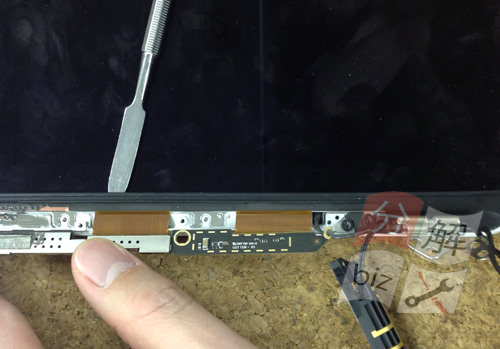 Macbook Pro Retina A1502 LCD Replacement Method 23