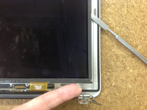 Macbook Air A1369 (13 inch) LCD Panel Replacement Method 22