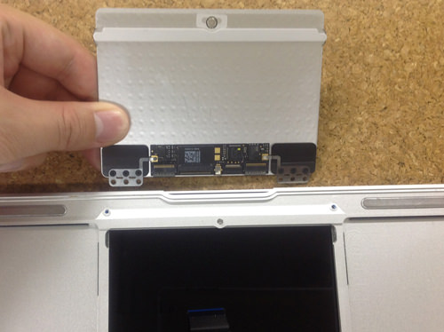 Macbook Air A1369 (13 inch) Trackpad Replacement Method 7