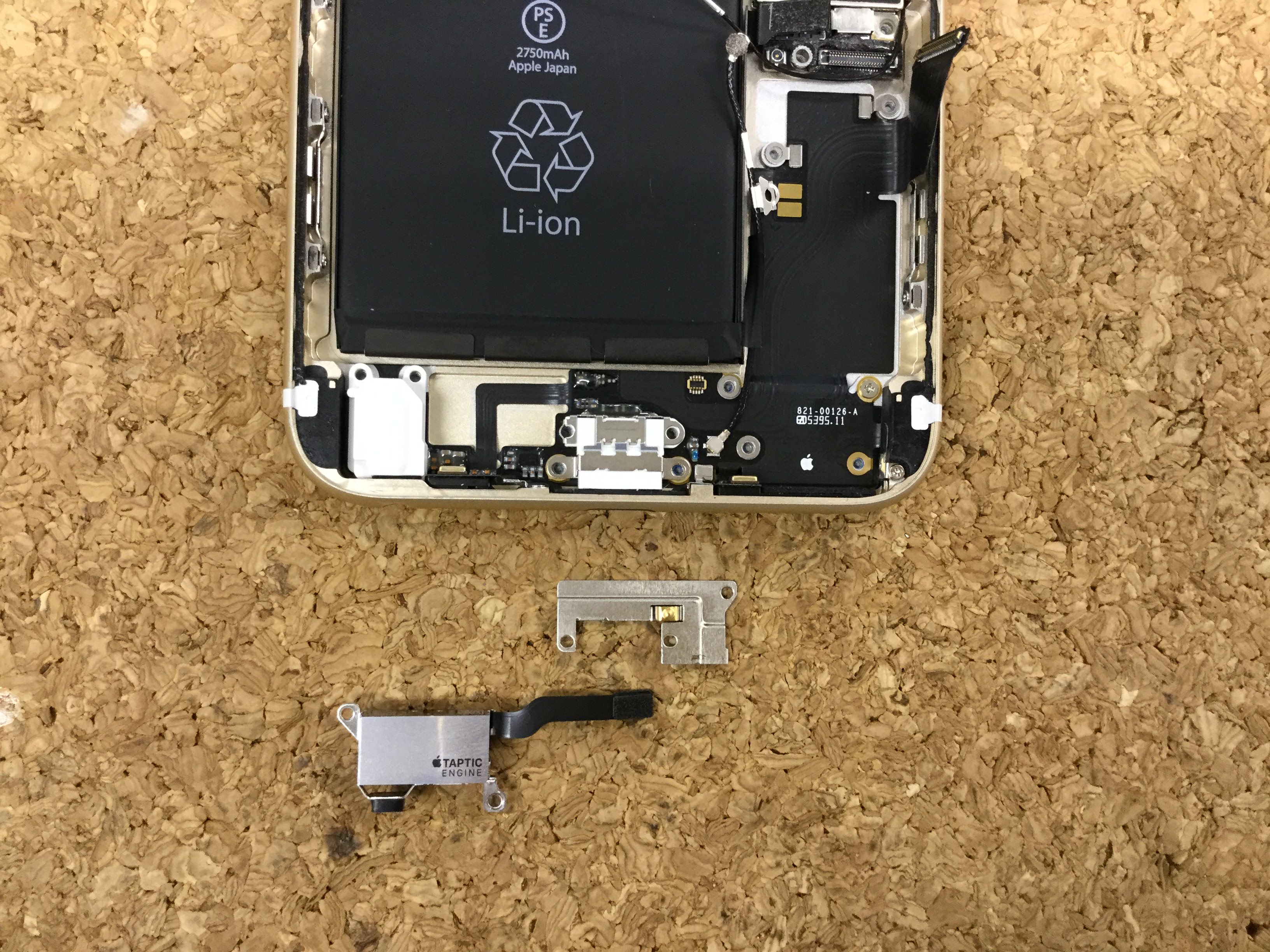 iPhone6sPlus ドックコネクター交換．分解方法3