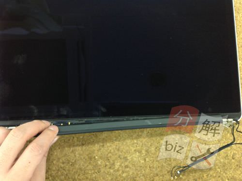 Macbook Pro Retina A1398 LCD Replacement Method 14