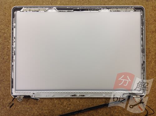 Macbook Pro Retina A1398 LCD Replacement Method 28